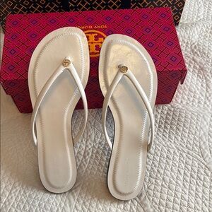Authentic Tory Burch Women's Chelsea flip flop
